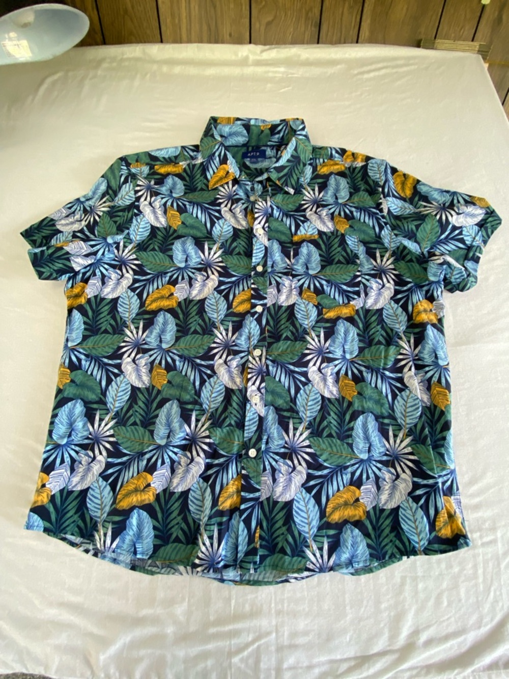 XXL Men’s Apt 9  slim-fit athleisure Button Front Short Sleeve Shirt